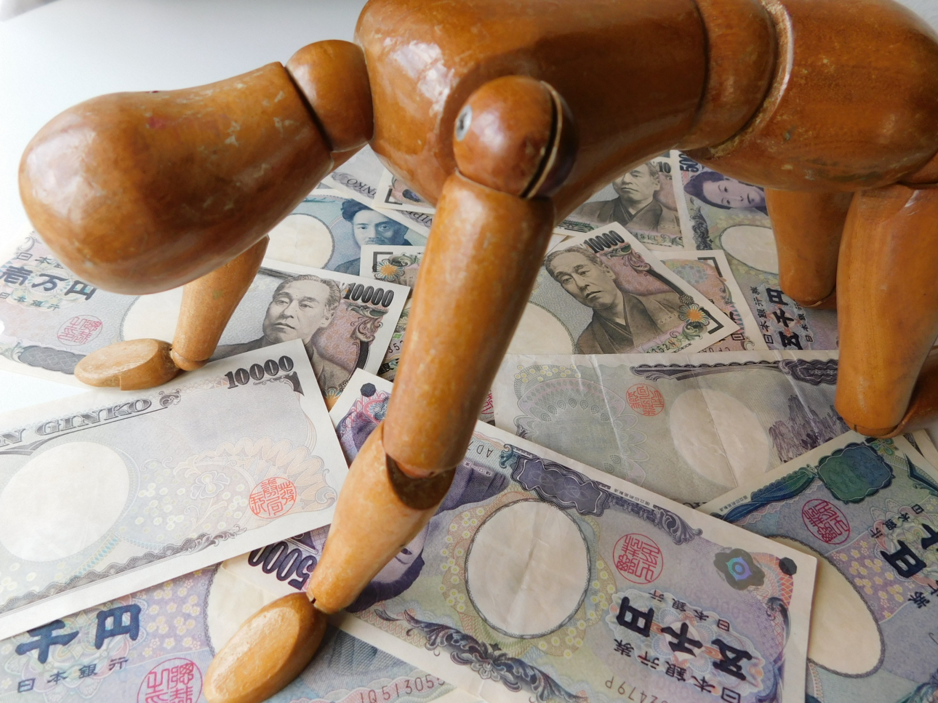 年収600万円減